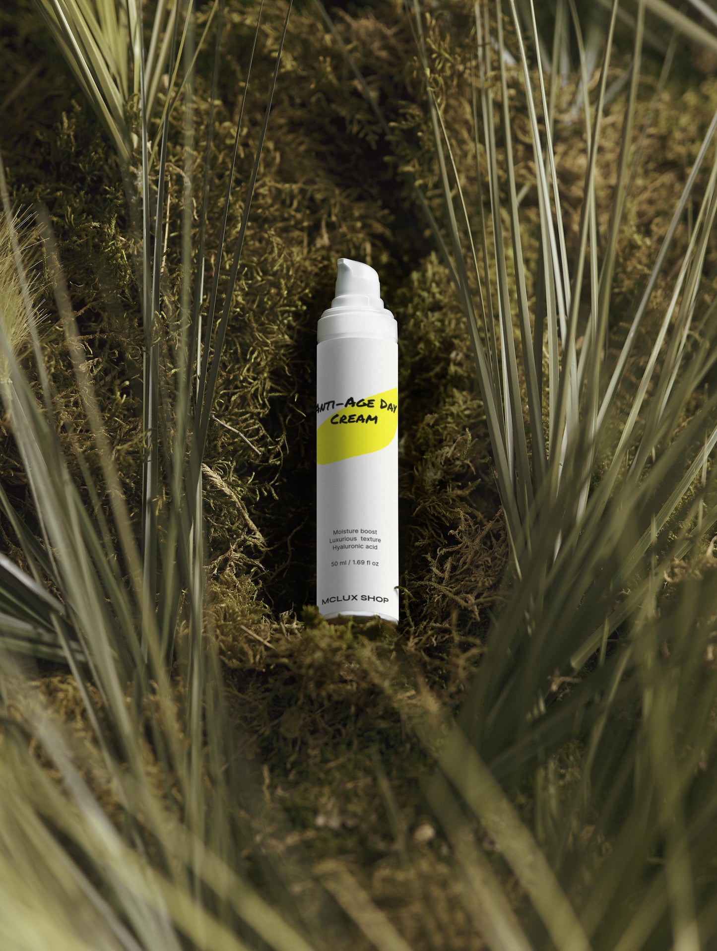 Advanced anti-ageing serum enhancing skin performance for a youthful and radiant complexion