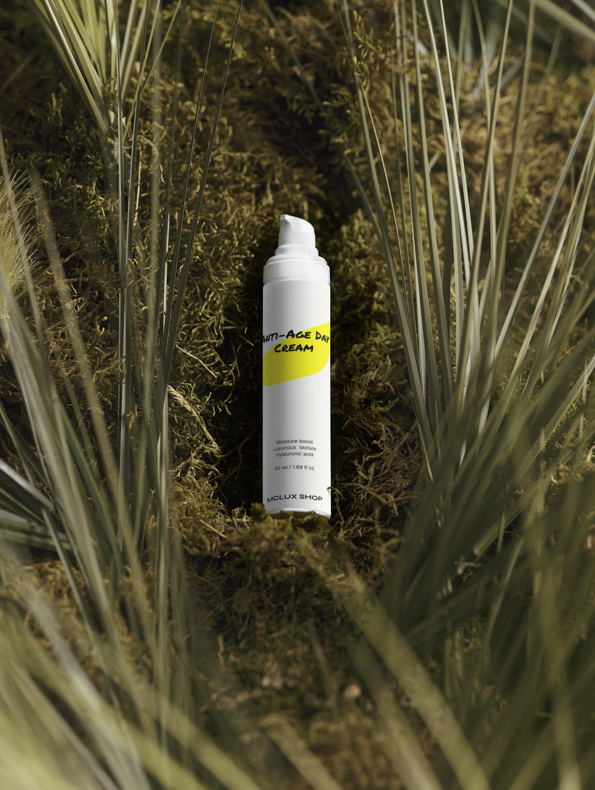 Advanced anti-ageing serum enhancing skin performance for a youthful and radiant complexion